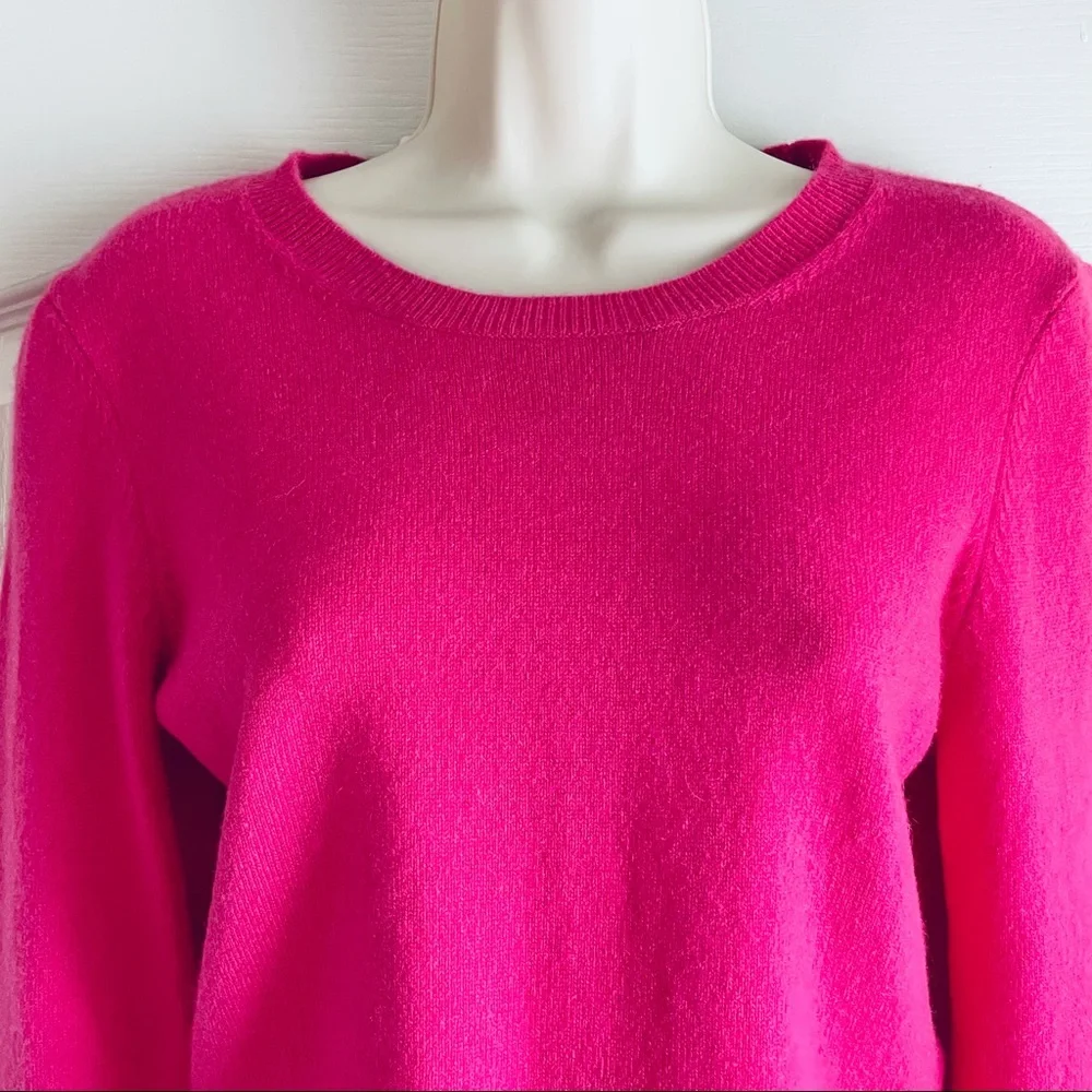 Alice + Olivia Ciara Long-Sleeve Cropped Sweater - Picture 3 of 8